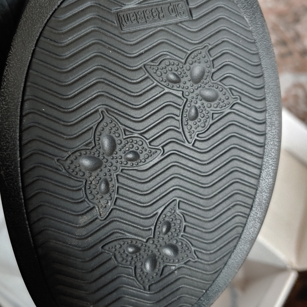 Shoes - Picture 4 of 6